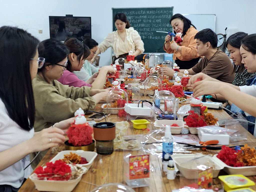 博思花藝婚慶教育，婚慶培訓(xùn)，花藝培訓(xùn)，插花培訓(xùn)，花藝師培訓(xùn)，主持人培訓(xùn)，商務(wù)主持人培訓(xùn)，花店運營培訓(xùn)，花店全系統(tǒng)營銷，小白開花店，小白學主持，金璽棠婚慶酒店，金璽棠總部，鄭州金麻雀教育科技有限公司