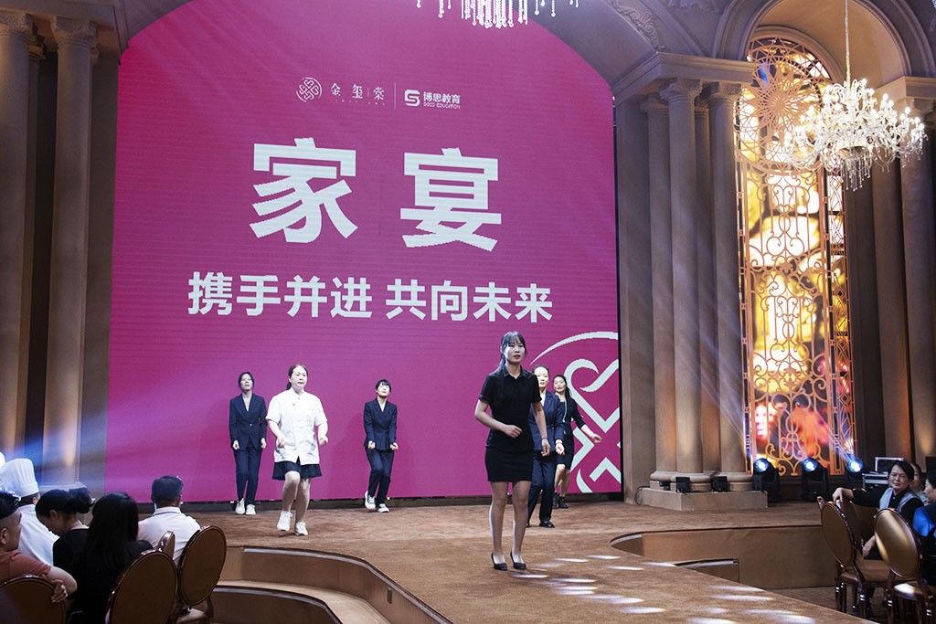 博思花藝婚慶教育，婚慶培訓(xùn)，花藝培訓(xùn)，插花培訓(xùn)，花藝師培訓(xùn)，主持人培訓(xùn)，商務(wù)主持人培訓(xùn)，花店運營培訓(xùn)，花店全系統(tǒng)營銷，小白開花店，小白學(xué)主持，金璽棠婚慶酒店，金璽棠總部，鄭州金麻雀教育科技有限公司