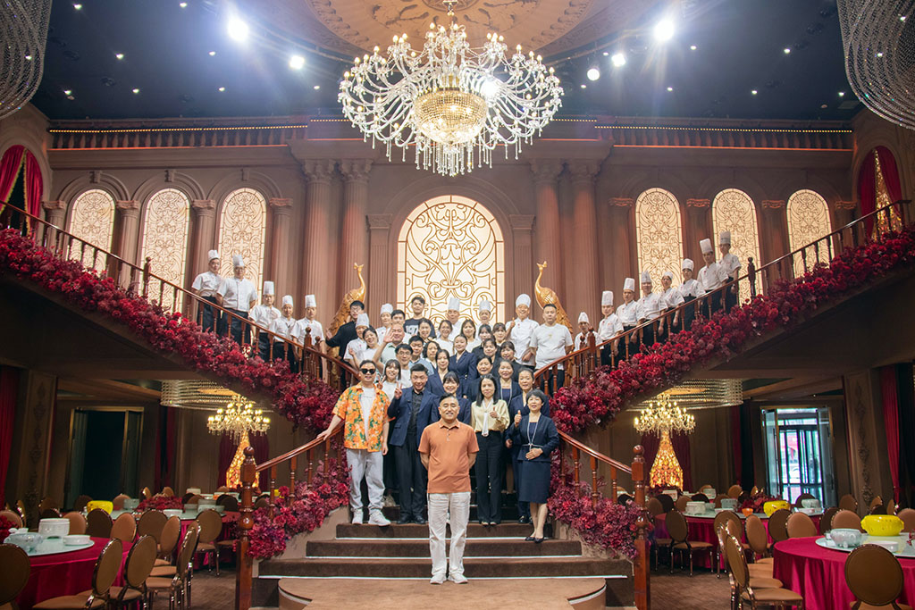 博思花藝婚慶教育，婚慶培訓(xùn)，花藝培訓(xùn)，插花培訓(xùn)，花藝師培訓(xùn)，主持人培訓(xùn)，商務(wù)主持人培訓(xùn)，花店運營培訓(xùn)，花店全系統(tǒng)營銷，小白開花店，小白學(xué)主持，金璽棠婚慶酒店，金璽棠總部，鄭州金麻雀教育科技有限公司