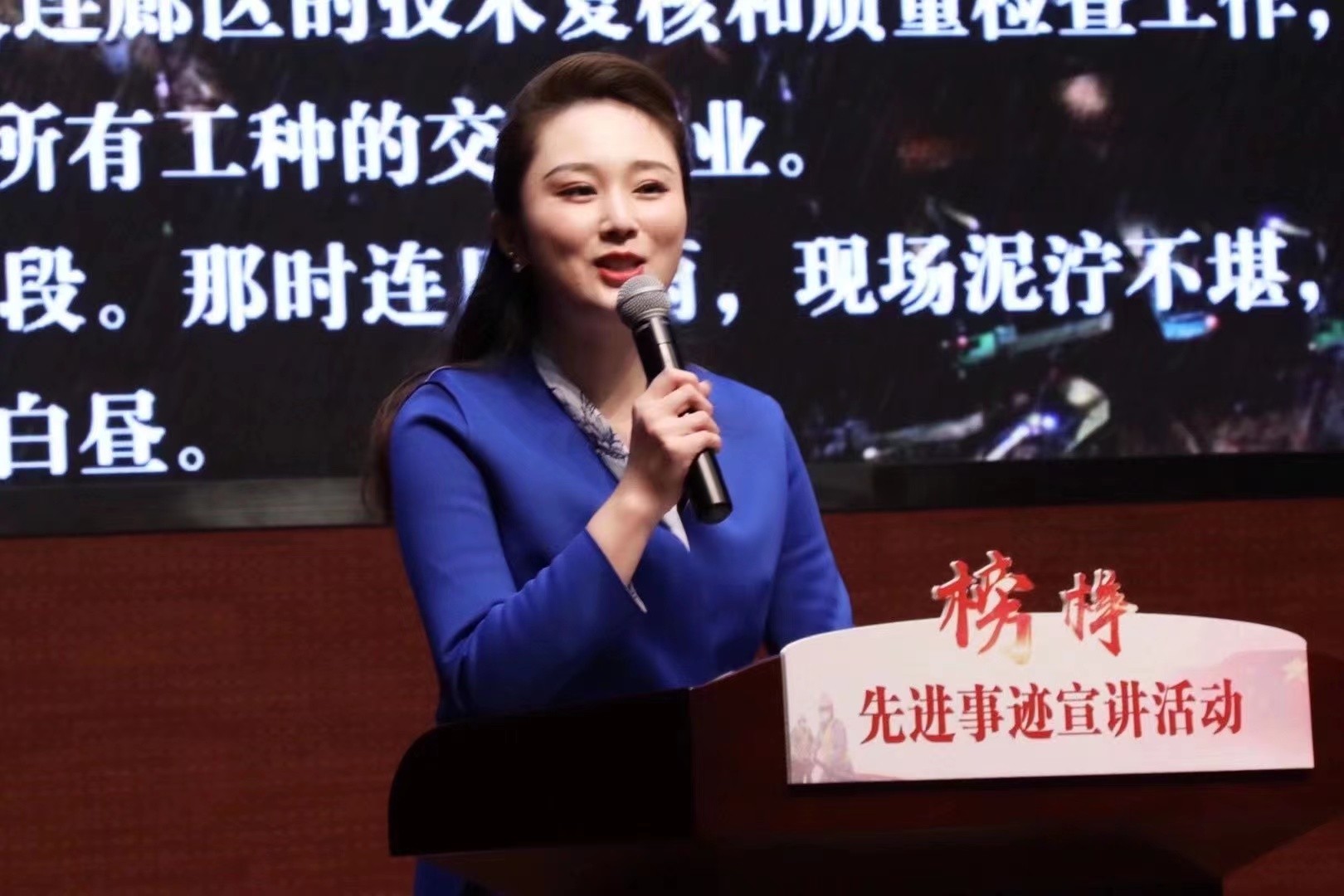 博思花藝婚慶教育，婚慶培訓(xùn)，花藝培訓(xùn)，插花培訓(xùn)，花藝師培訓(xùn)，主持人培訓(xùn)，商務(wù)主持人培訓(xùn)，花店運營培訓(xùn)，花店全系統(tǒng)營銷，小白開花店，小白學(xué)主持，金璽棠婚慶酒店，金璽棠總部，鄭州金麻雀教育科技有限公司