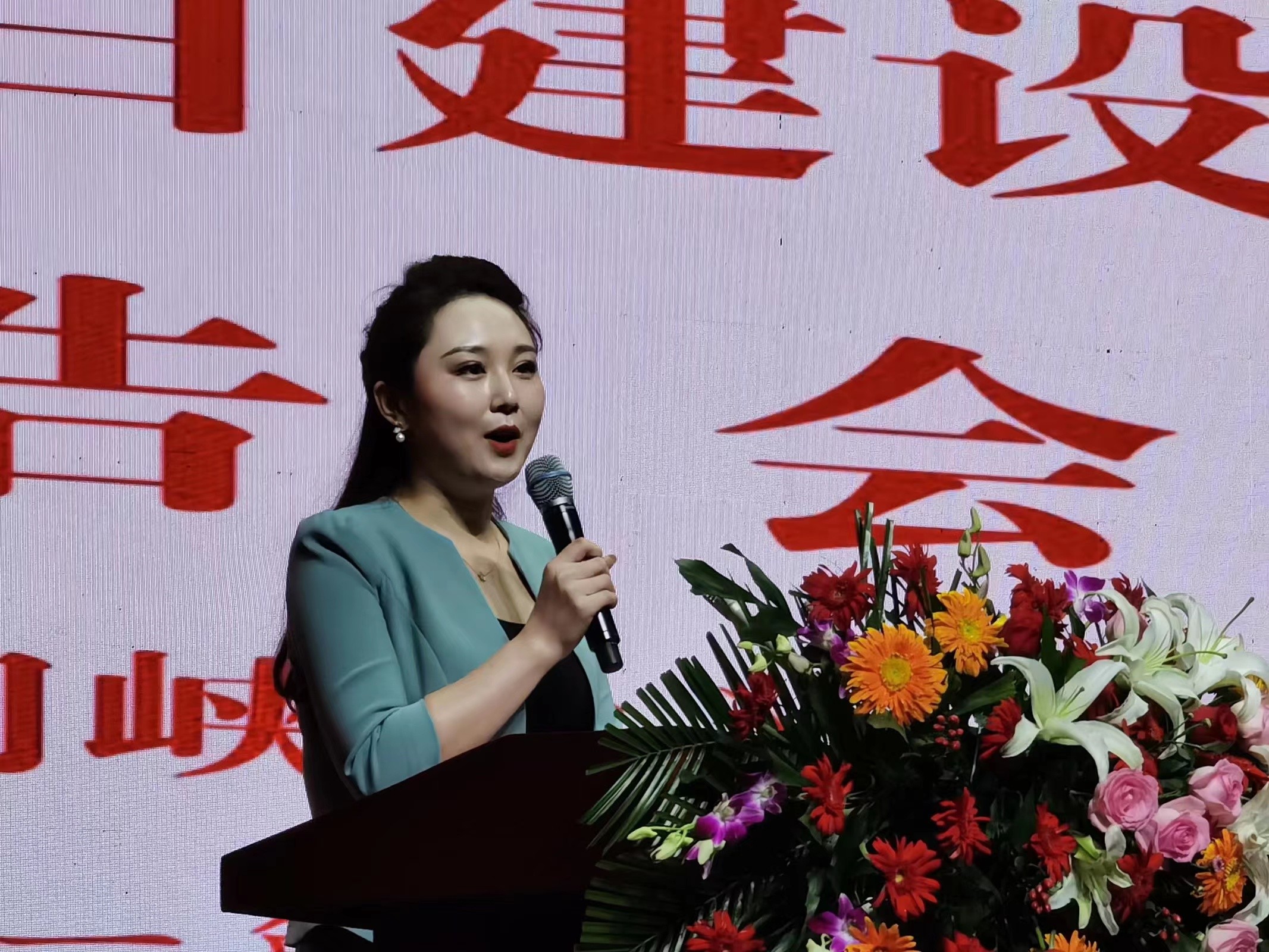 博思花藝婚慶教育，婚慶培訓(xùn)，花藝培訓(xùn)，插花培訓(xùn)，花藝師培訓(xùn)，主持人培訓(xùn)，商務(wù)主持人培訓(xùn)，花店運營培訓(xùn)，花店全系統(tǒng)營銷，小白開花店，小白學(xué)主持，金璽棠婚慶酒店，金璽棠總部，鄭州金麻雀教育科技有限公司