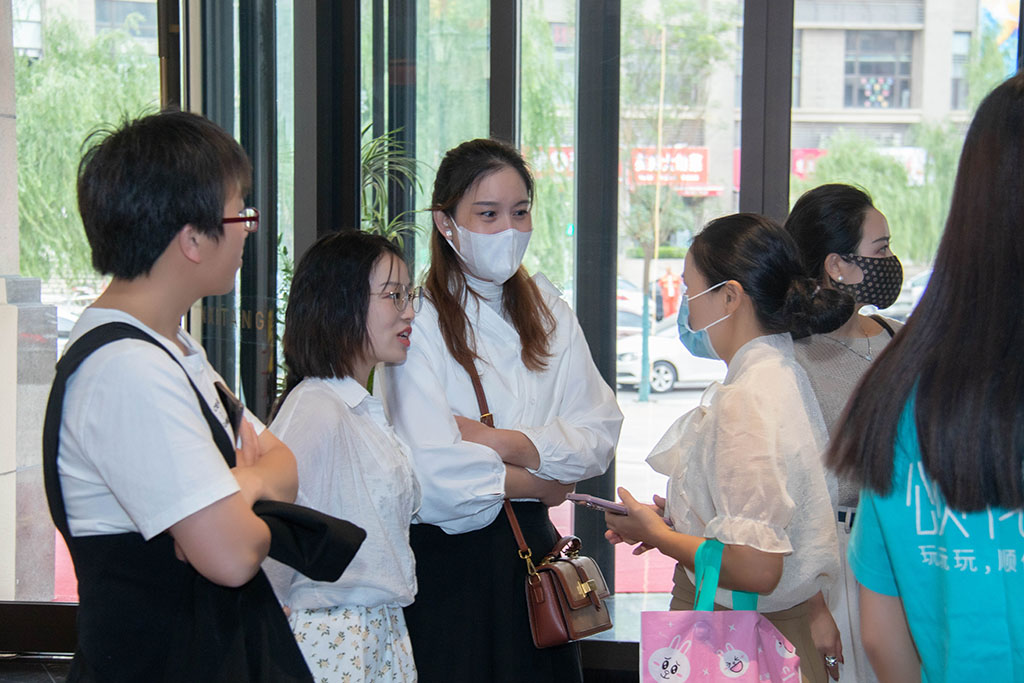 博思花藝婚慶教育，婚慶培訓，花藝培訓，插花培訓，花藝師培訓，主持人培訓，商務(wù)主持人培訓，花店運營培訓，花店全系統(tǒng)營銷，小白開花店，小白學主持，金璽棠婚慶酒店，金璽棠總部，鄭州金麻雀教育科技有限公司