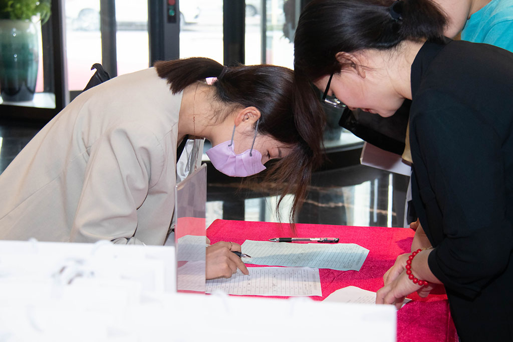 博思花藝婚慶教育，婚慶培訓，花藝培訓，插花培訓，花藝師培訓，主持人培訓，商務(wù)主持人培訓，花店運營培訓，花店全系統(tǒng)營銷，小白開花店，小白學主持，金璽棠婚慶酒店，金璽棠總部，鄭州金麻雀教育科技有限公司