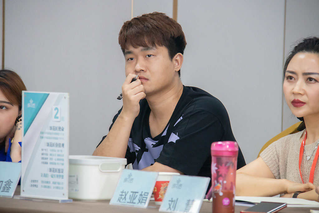 博思花藝婚慶教育，婚慶培訓，花藝培訓，插花培訓，花藝師培訓，主持人培訓，商務(wù)主持人培訓，花店運營培訓，花店全系統(tǒng)營銷，小白開花店，小白學主持，金璽棠婚慶酒店，金璽棠總部，鄭州金麻雀教育科技有限公司