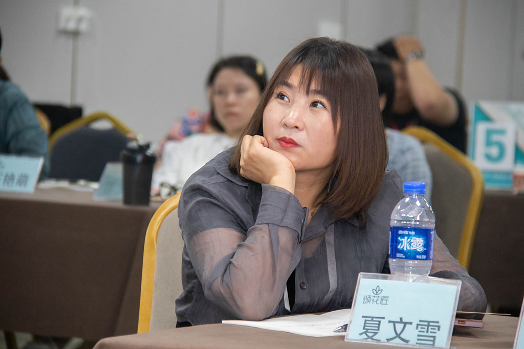 博思花藝婚慶教育，婚慶培訓，花藝培訓，插花培訓，花藝師培訓，主持人培訓，商務(wù)主持人培訓，花店運營培訓，花店全系統(tǒng)營銷，小白開花店，小白學主持，金璽棠婚慶酒店，金璽棠總部，鄭州金麻雀教育科技有限公司