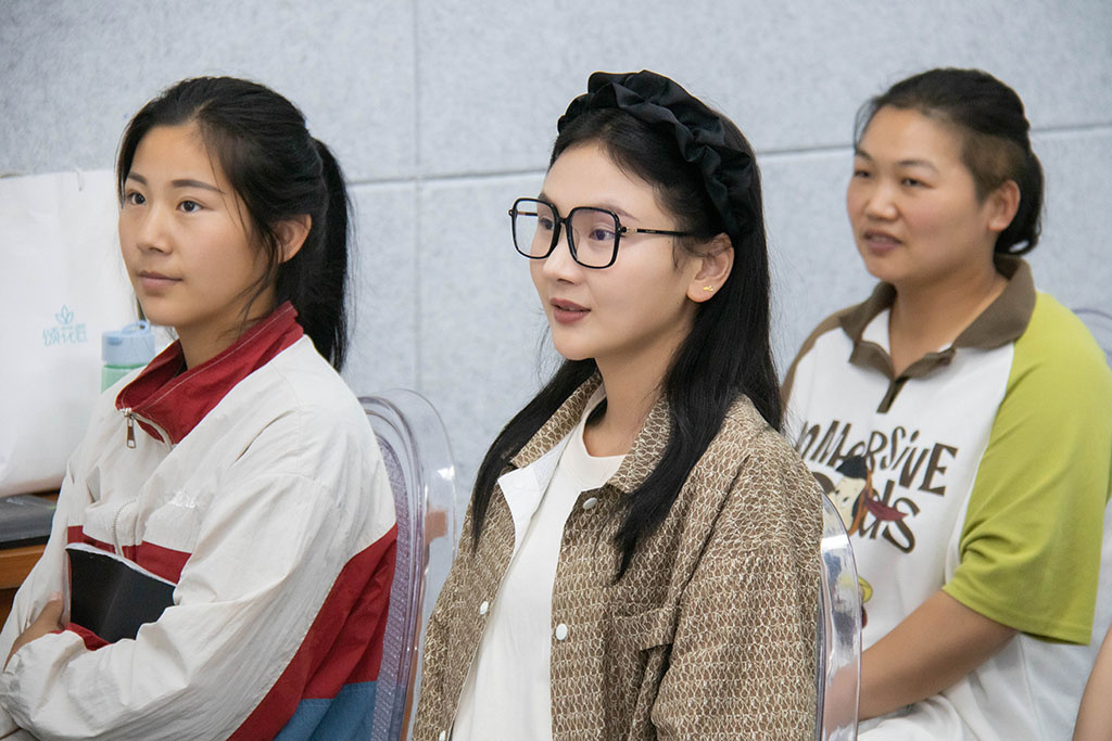 博思花藝婚慶教育，婚慶培訓(xùn)，花藝培訓(xùn)，插花培訓(xùn)，花藝師培訓(xùn)，主持人培訓(xùn)，商務(wù)主持人培訓(xùn)，花店運營培訓(xùn)，花店全系統(tǒng)營銷，小白開花店，小白學(xué)主持，金璽棠婚慶酒店，金璽棠總部，鄭州金麻雀教育科技有限公司