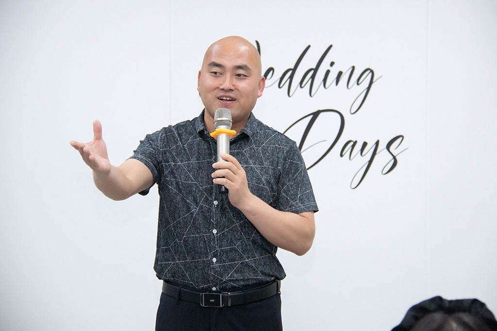 博思花藝婚慶教育，婚慶培訓(xùn)，花藝培訓(xùn)，插花培訓(xùn)，花藝師培訓(xùn)，主持人培訓(xùn)，商務(wù)主持人培訓(xùn)，花店運營培訓(xùn)，花店全系統(tǒng)營銷，小白開花店，小白學(xué)主持，金璽棠婚慶酒店，金璽棠總部，鄭州金麻雀教育科技有限公司