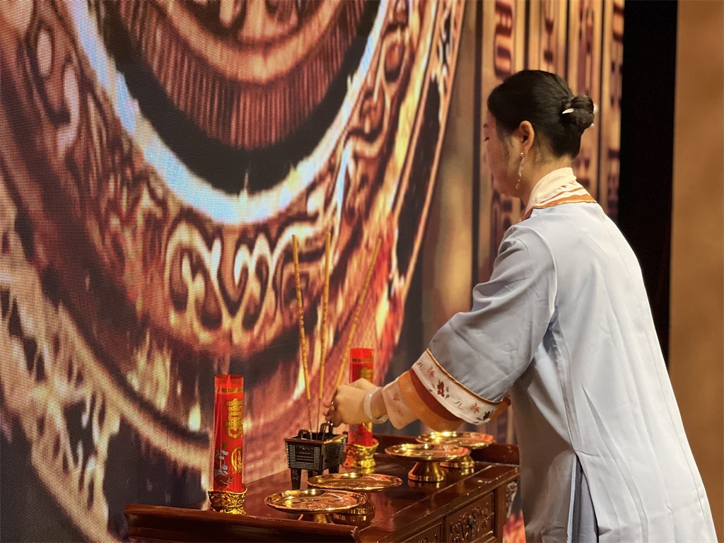 博思花藝婚慶教育，婚慶培訓(xùn)，花藝培訓(xùn)，插花培訓(xùn)，花藝師培訓(xùn)，主持人培訓(xùn)，商務(wù)主持人培訓(xùn)，花店運營培訓(xùn)，花店全系統(tǒng)營銷，小白開花店，小白學(xué)主持，金璽棠婚慶酒店，金璽棠總部，鄭州金麻雀教育科技有限公司