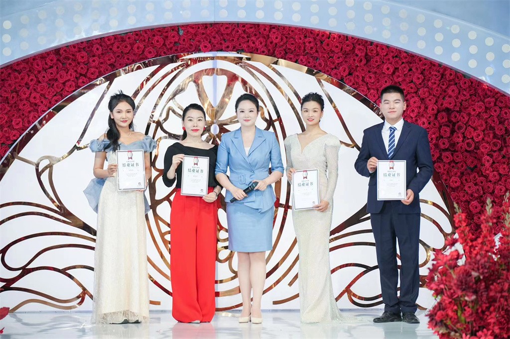 博思花藝婚慶教育，婚慶培訓(xùn)，花藝培訓(xùn)，插花培訓(xùn)，花藝師培訓(xùn)，主持人培訓(xùn)，商務(wù)主持人培訓(xùn)，花店運(yùn)營(yíng)培訓(xùn)，花店全系統(tǒng)營(yíng)銷，小白開花店，小白學(xué)主持，金璽棠婚慶酒店，金璽棠總部，鄭州金麻雀教育科技有限公司