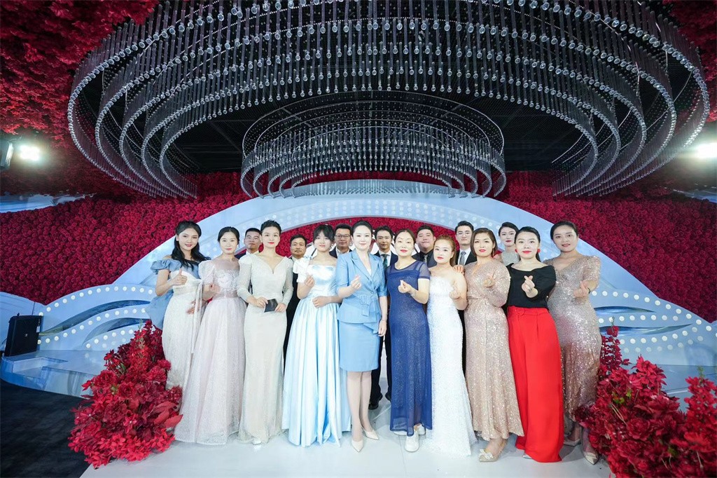 博思花藝婚慶教育，婚慶培訓(xùn)，花藝培訓(xùn)，插花培訓(xùn)，花藝師培訓(xùn)，主持人培訓(xùn)，商務(wù)主持人培訓(xùn)，花店運(yùn)營(yíng)培訓(xùn)，花店全系統(tǒng)營(yíng)銷，小白開花店，小白學(xué)主持，金璽棠婚慶酒店，金璽棠總部，鄭州金麻雀教育科技有限公司