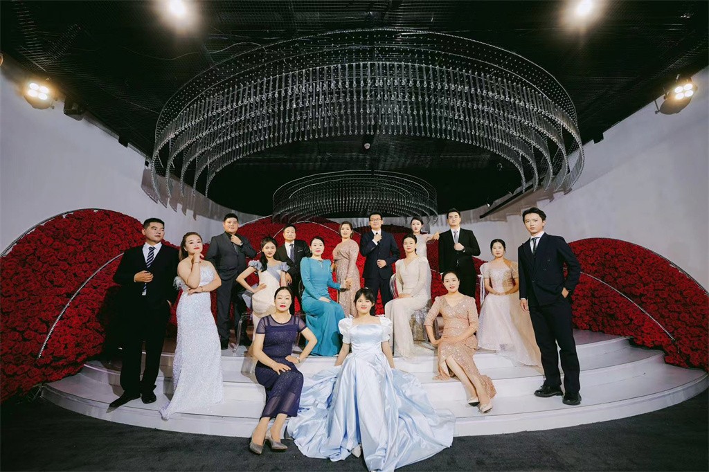 博思花藝婚慶教育，婚慶培訓(xùn)，花藝培訓(xùn)，插花培訓(xùn)，花藝師培訓(xùn)，主持人培訓(xùn)，商務(wù)主持人培訓(xùn)，花店運(yùn)營(yíng)培訓(xùn)，花店全系統(tǒng)營(yíng)銷，小白開花店，小白學(xué)主持，金璽棠婚慶酒店，金璽棠總部，鄭州金麻雀教育科技有限公司