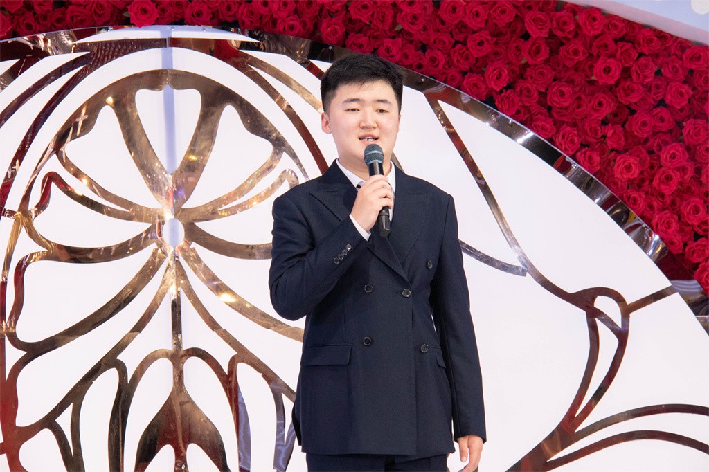 博思花藝婚慶教育，婚慶培訓(xùn)，花藝培訓(xùn)，插花培訓(xùn)，花藝師培訓(xùn)，主持人培訓(xùn)，商務(wù)主持人培訓(xùn)，花店運(yùn)營(yíng)培訓(xùn)，花店全系統(tǒng)營(yíng)銷，小白開花店，小白學(xué)主持，金璽棠婚慶酒店，金璽棠總部，鄭州金麻雀教育科技有限公司