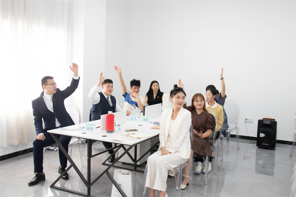 博思花藝婚慶教育，婚慶培訓(xùn)，花藝培訓(xùn)，插花培訓(xùn)，花藝師培訓(xùn)，主持人培訓(xùn)，商務(wù)主持人培訓(xùn)，花店運(yùn)營(yíng)培訓(xùn)，花店全系統(tǒng)營(yíng)銷，小白開花店，小白學(xué)主持，金璽棠婚慶酒店，金璽棠總部，鄭州金麻雀教育科技有限公司
