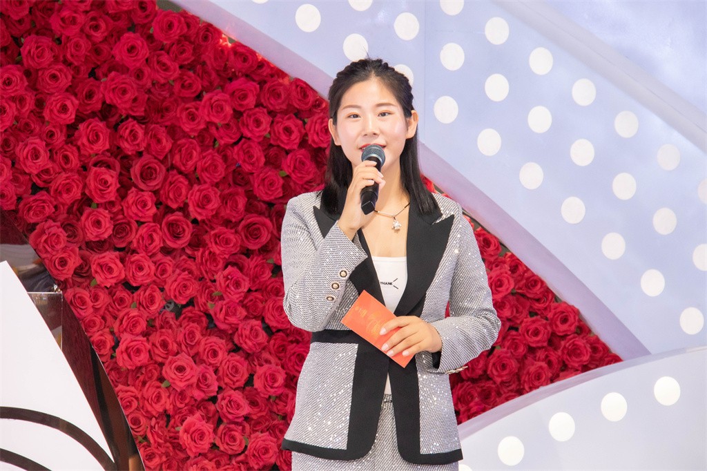 博思花藝婚慶教育，婚慶培訓(xùn)，花藝培訓(xùn)，插花培訓(xùn)，花藝師培訓(xùn)，主持人培訓(xùn)，商務(wù)主持人培訓(xùn)，花店運(yùn)營(yíng)培訓(xùn)，花店全系統(tǒng)營(yíng)銷，小白開花店，小白學(xué)主持，金璽棠婚慶酒店，金璽棠總部，鄭州金麻雀教育科技有限公司