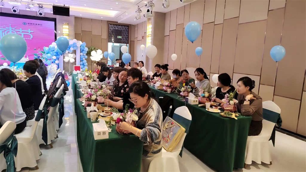 博思花藝婚慶教育，婚慶培訓(xùn)，花藝培訓(xùn)，插花培訓(xùn)，花藝師培訓(xùn)，主持人培訓(xùn)，商務(wù)主持人培訓(xùn)，花店運(yùn)營培訓(xùn)，花店全系統(tǒng)營銷，小白開花店，小白學(xué)主持，金璽棠婚慶酒店，金璽棠總部，鄭州金麻雀教育科技有限公司