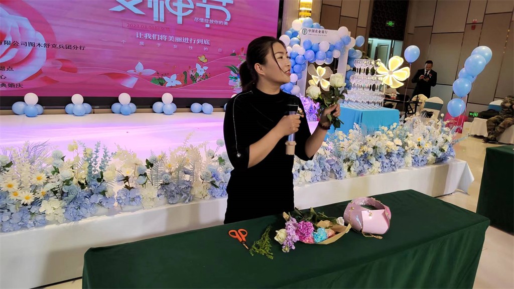 博思花藝婚慶教育，婚慶培訓(xùn)，花藝培訓(xùn)，插花培訓(xùn)，花藝師培訓(xùn)，主持人培訓(xùn)，商務(wù)主持人培訓(xùn)，花店運(yùn)營培訓(xùn)，花店全系統(tǒng)營銷，小白開花店，小白學(xué)主持，金璽棠婚慶酒店，金璽棠總部，鄭州金麻雀教育科技有限公司