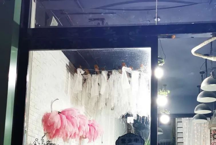 博思花藝婚慶教育，婚慶培訓(xùn)，花藝培訓(xùn)，插花培訓(xùn)，花藝師培訓(xùn)，主持人培訓(xùn)，商務(wù)主持人培訓(xùn)，花店運(yùn)營(yíng)培訓(xùn)，花店全系統(tǒng)營(yíng)銷，小白開(kāi)花店，小白學(xué)主持，金璽棠婚慶酒店，金璽棠總部，鄭州金麻雀教育科技有限公司