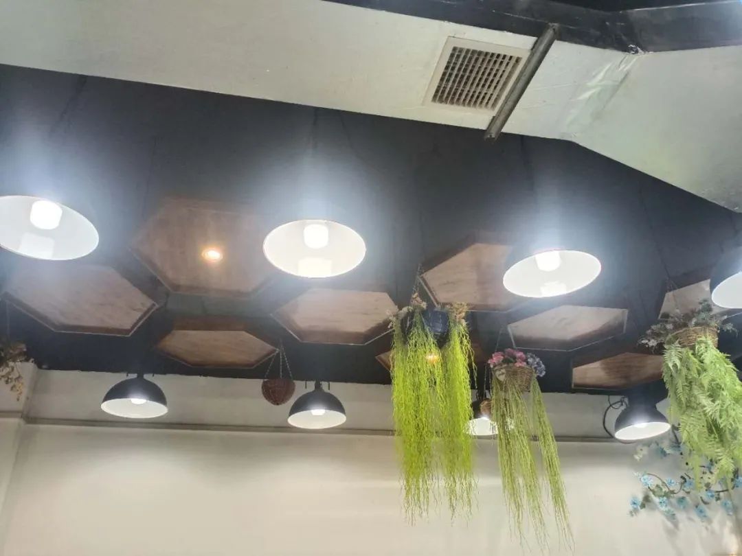 博思花藝婚慶教育，婚慶培訓(xùn)，花藝培訓(xùn)，插花培訓(xùn)，花藝師培訓(xùn)，主持人培訓(xùn)，商務(wù)主持人培訓(xùn)，花店運(yùn)營(yíng)培訓(xùn)，花店全系統(tǒng)營(yíng)銷，小白開(kāi)花店，小白學(xué)主持，金璽棠婚慶酒店，金璽棠總部，鄭州金麻雀教育科技有限公司