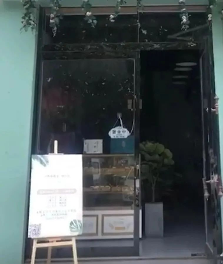 博思花藝婚慶教育，婚慶培訓(xùn)，花藝培訓(xùn)，插花培訓(xùn)，花藝師培訓(xùn)，主持人培訓(xùn)，商務(wù)主持人培訓(xùn)，花店運(yùn)營(yíng)培訓(xùn)，花店全系統(tǒng)營(yíng)銷，小白開(kāi)花店，小白學(xué)主持，金璽棠婚慶酒店，金璽棠總部，鄭州金麻雀教育科技有限公司