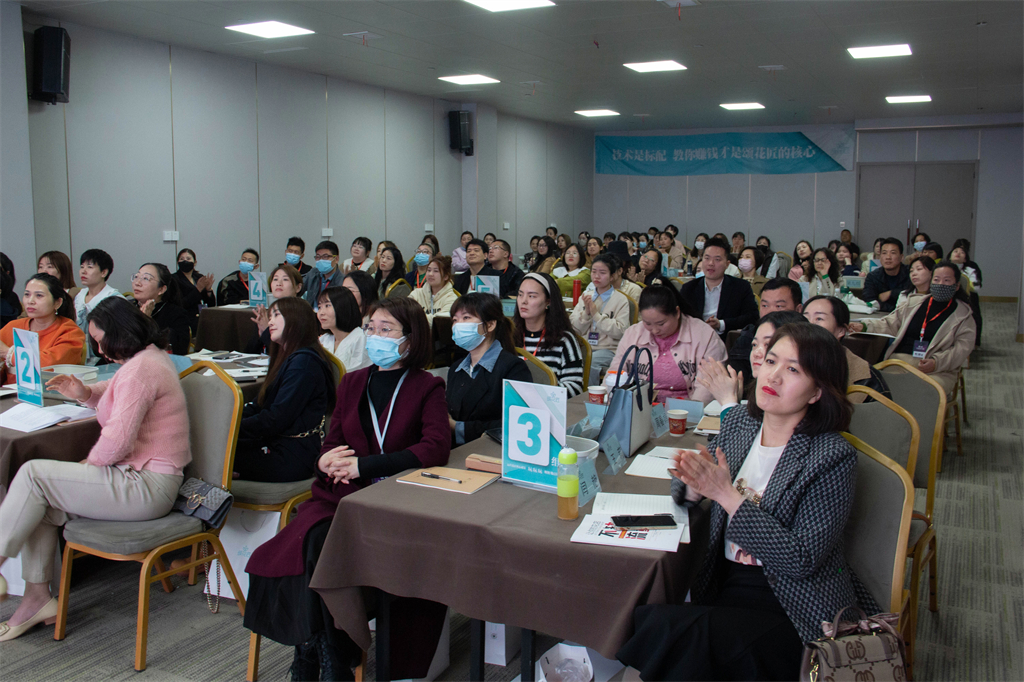 博思花藝婚慶教育，婚慶培訓(xùn)，花藝培訓(xùn)，插花培訓(xùn)，花藝師培訓(xùn)，主持人培訓(xùn)，商務(wù)主持人培訓(xùn)，花店運(yùn)營(yíng)培訓(xùn)，花店全系統(tǒng)營(yíng)銷，小白開花店，小白學(xué)主持，金璽棠婚慶酒店，金璽棠總部，鄭州金麻雀教育科技有限公司