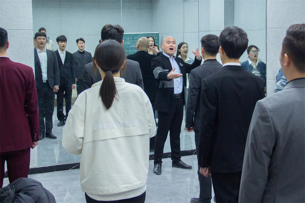 博思花藝婚慶教育，婚慶培訓(xùn)，花藝培訓(xùn)，插花培訓(xùn)，花藝師培訓(xùn)，主持人培訓(xùn)，商務(wù)主持人培訓(xùn)，花店運(yùn)營(yíng)培訓(xùn)，花店全系統(tǒng)營(yíng)銷，小白開花店，小白學(xué)主持，金璽棠婚慶酒店，金璽棠總部，鄭州金麻雀教育科技有限公司