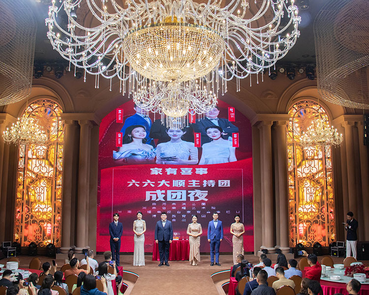 博思花藝婚慶教育，婚慶培訓(xùn)，花藝培訓(xùn)，插花培訓(xùn)，花藝師培訓(xùn)，主持人培訓(xùn)，商務(wù)主持人培訓(xùn)，花店運(yùn)營(yíng)培訓(xùn)，花店全系統(tǒng)營(yíng)銷，小白開花店，小白學(xué)主持，金璽棠婚慶酒店，金璽棠總部，鄭州金麻雀教育科技有限公司