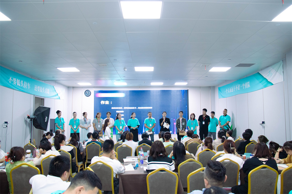 博思花藝婚慶教育，婚慶培訓(xùn)，花藝培訓(xùn)，插花培訓(xùn)，花藝師培訓(xùn)，主持人培訓(xùn)，商務(wù)主持人培訓(xùn)，花店運營培訓(xùn)，花店全系統(tǒng)營銷，小白開花店，小白學(xué)主持，金璽棠婚慶酒店，金璽棠總部，鄭州金麻雀教育科技有限公司