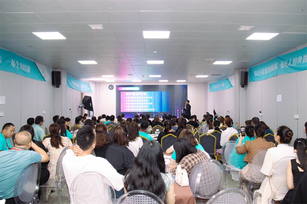 博思花藝婚慶教育，婚慶培訓(xùn)，花藝培訓(xùn)，插花培訓(xùn)，花藝師培訓(xùn)，主持人培訓(xùn)，商務(wù)主持人培訓(xùn)，花店運營培訓(xùn)，花店全系統(tǒng)營銷，小白開花店，小白學(xué)主持，金璽棠婚慶酒店，金璽棠總部，鄭州金麻雀教育科技有限公司