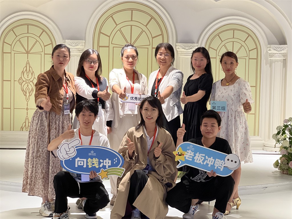 博思花藝婚慶教育，婚慶培訓(xùn)，花藝培訓(xùn)，插花培訓(xùn)，花藝師培訓(xùn)，主持人培訓(xùn)，商務(wù)主持人培訓(xùn)，花店運營培訓(xùn)，花店全系統(tǒng)營銷，小白開花店，小白學(xué)主持，金璽棠婚慶酒店，金璽棠總部，鄭州金麻雀教育科技有限公司