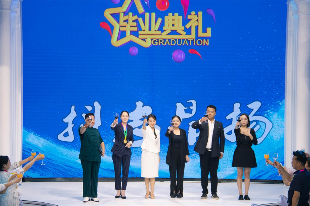 博思花藝婚慶教育，婚慶培訓(xùn)，花藝培訓(xùn)，插花培訓(xùn)，花藝師培訓(xùn)，主持人培訓(xùn)，商務(wù)主持人培訓(xùn)，花店運營培訓(xùn)，花店全系統(tǒng)營銷，小白開花店，小白學(xué)主持，金璽棠婚慶酒店，金璽棠總部，鄭州金麻雀教育科技有限公司