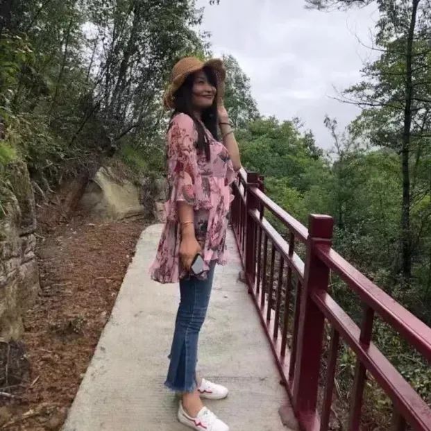 博思花藝婚慶教育，婚慶培訓(xùn)，花藝培訓(xùn)，插花培訓(xùn)，花藝師培訓(xùn)，主持人培訓(xùn)，商務(wù)主持人培訓(xùn)，花店運(yùn)營(yíng)培訓(xùn)，花店全系統(tǒng)營(yíng)銷(xiāo)，小白開(kāi)花店，小白學(xué)主持，金璽棠婚慶酒店，金璽棠總部，鄭州金麻雀教育科技有限公司